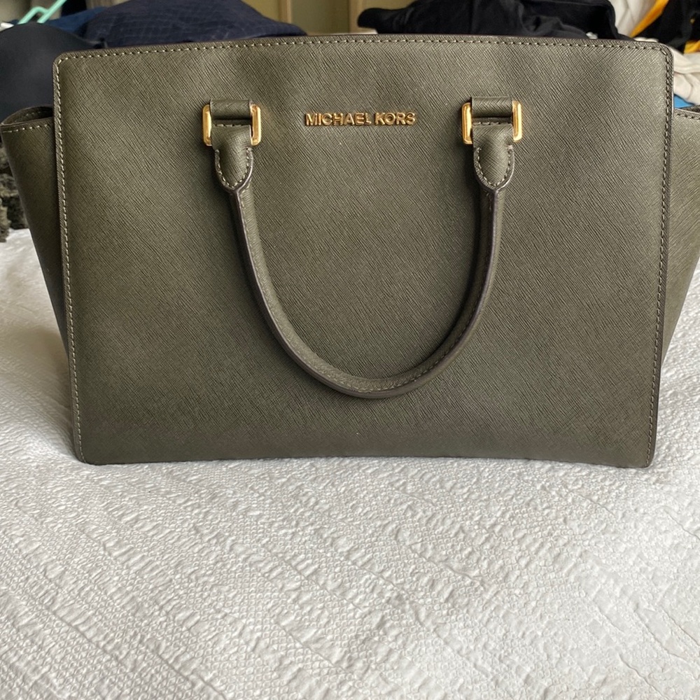 Michael Kors tote with detachable strap